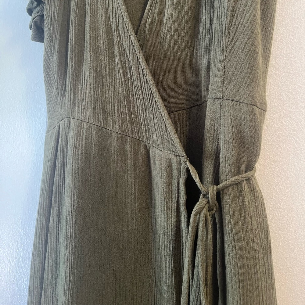 LuLu’s ~ Romantic, Green Slit Flutter Sleeve, Wrap Dress - Picture 9 of 9